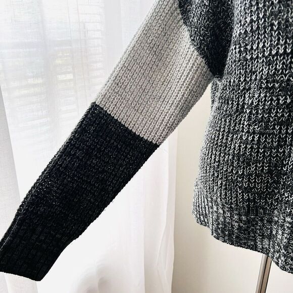 Time & Tru Gray Colorblock Soft Cozy Stretchy Sweater - Size XL 16/18 - Picture 3 of 8